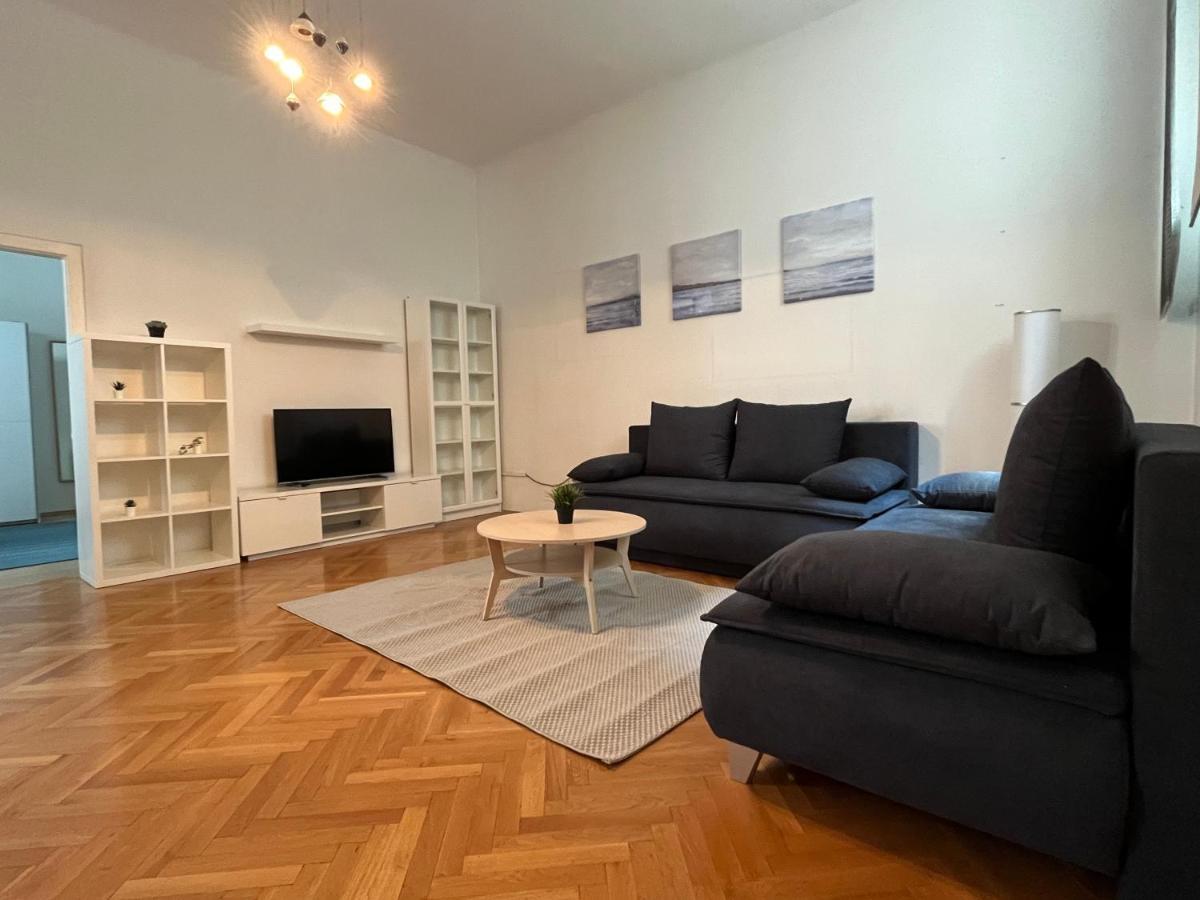 Stylish Apt Near Urania 1Br Vienna Exterior photo
