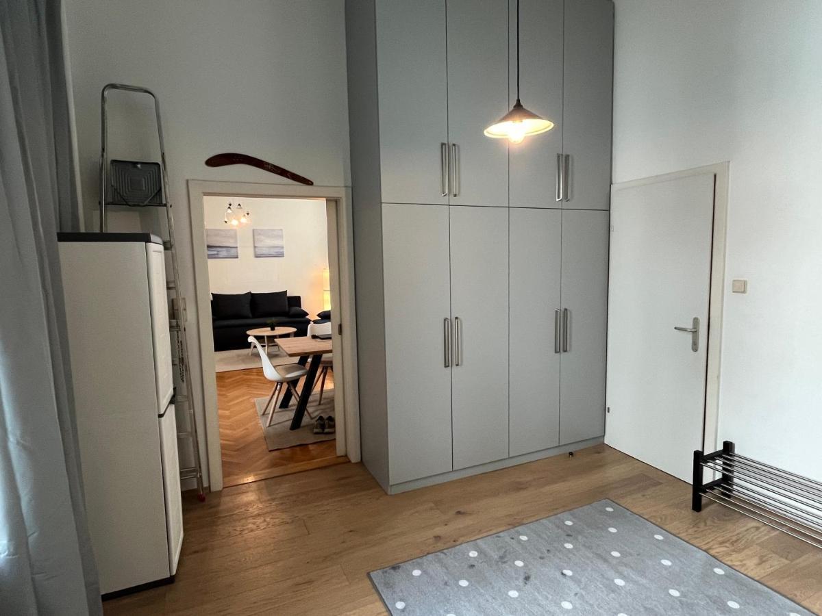 Stylish Apt Near Urania 1Br Vienna Exterior photo