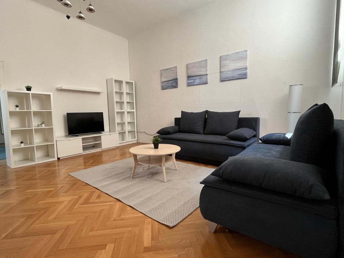 Stylish Apt Near Urania 1Br Vienna Exterior photo
