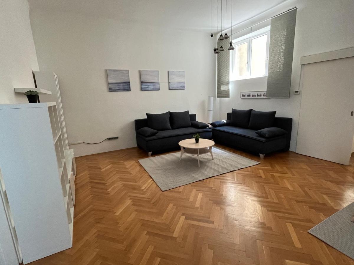Stylish Apt Near Urania 1Br Vienna Exterior photo
